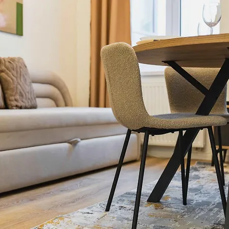 On The Main Shopping Street - Center Apartment