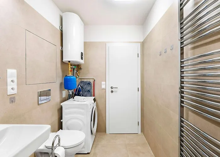 On The Main Shopping Street - Center アパート