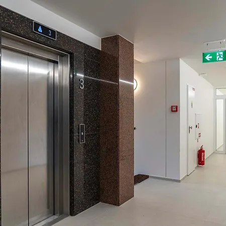 On The Main Shopping Street - Center Lägenhet Bratislava