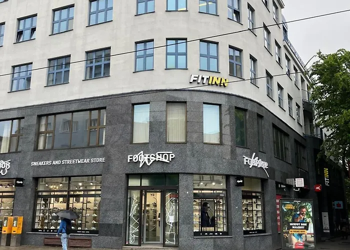 On The Main Shopping Street - Center Lägenhet